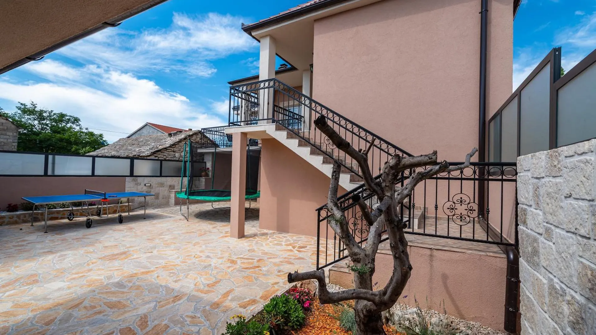 Atraktivna Villa Lana S Dva Bazena Dusic Croatia
