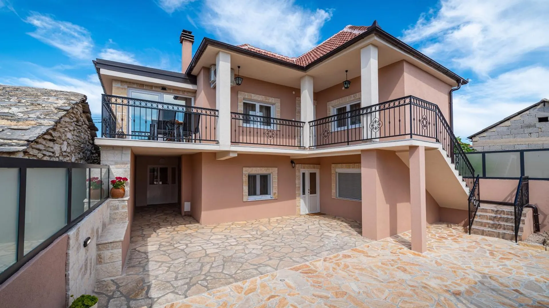 Atraktivna Villa Lana S Dva Bazena Dusic Croatia