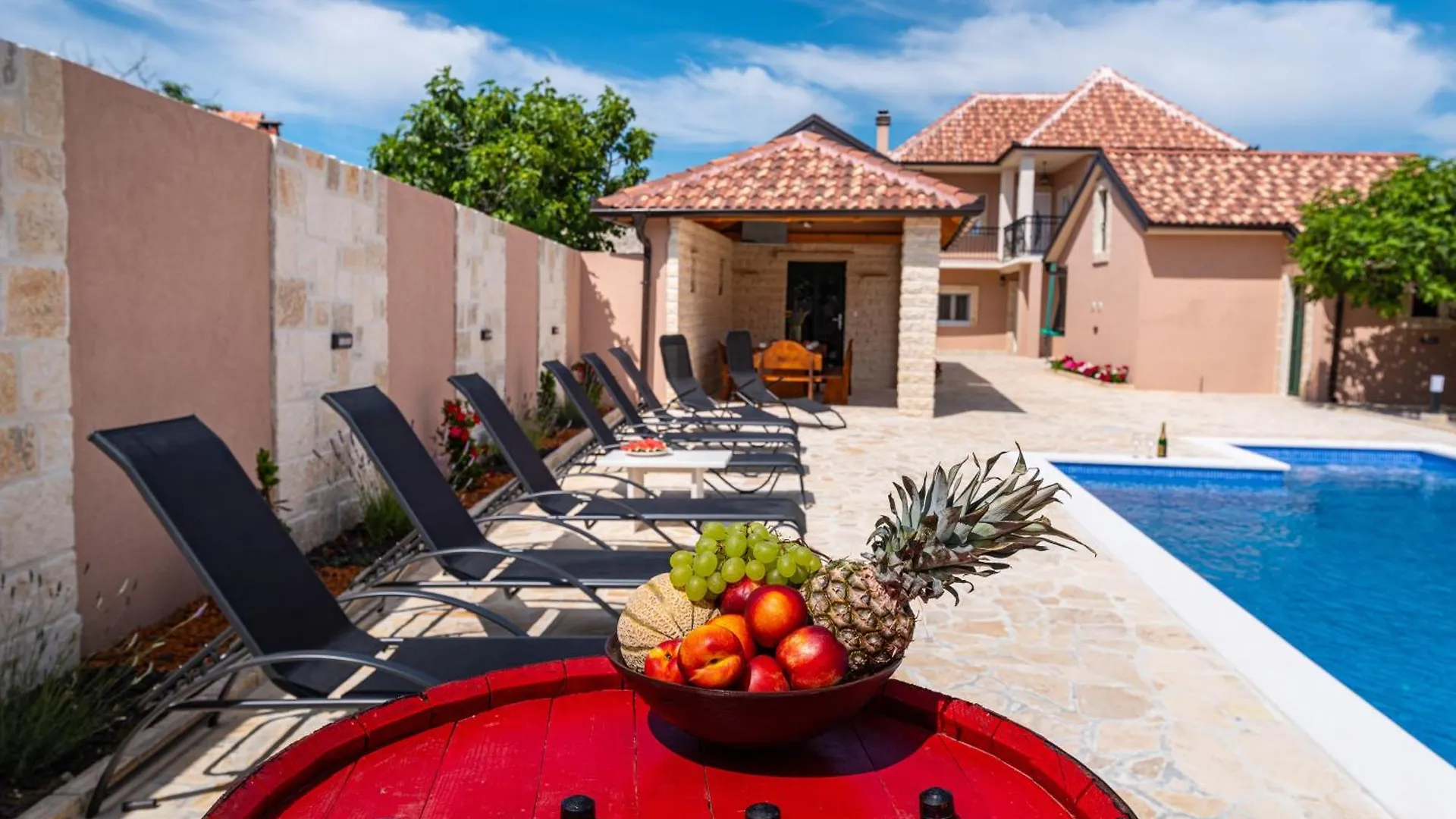 Atraktivna Villa Lana S Dva Bazena Dusic Croatia